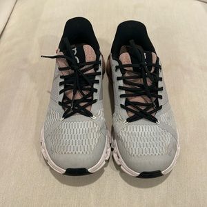 On Cloudflyer Women’s Running Shoe Size 5.5